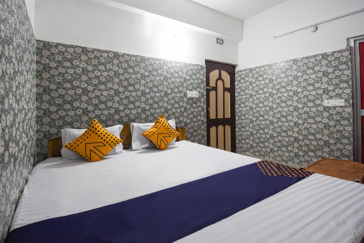 OYO 67789 Hotel Savera Ahmedabad Eksteriør bilde