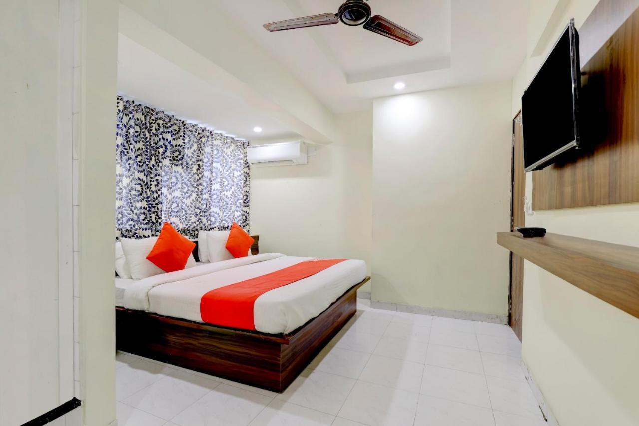 OYO 67789 Hotel Savera Ahmedabad Eksteriør bilde