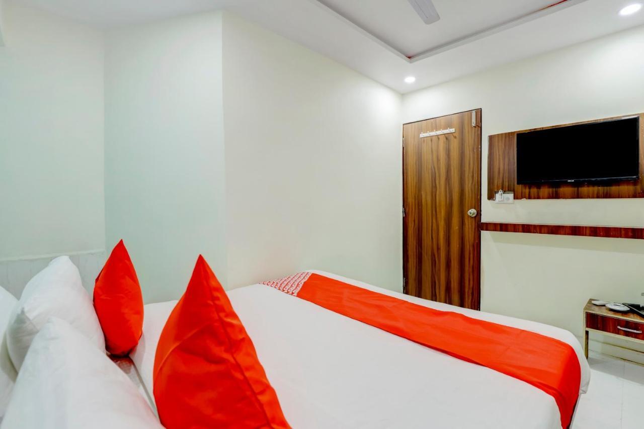 OYO 67789 Hotel Savera Ahmedabad Eksteriør bilde