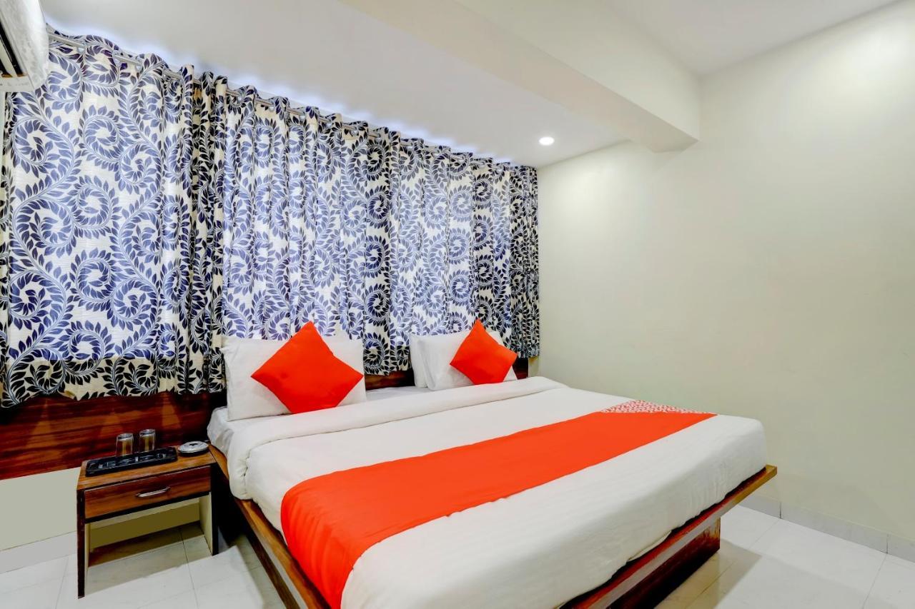 OYO 67789 Hotel Savera Ahmedabad Eksteriør bilde