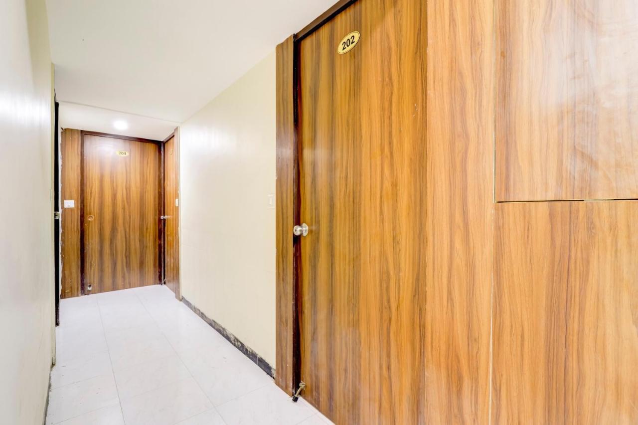 OYO 67789 Hotel Savera Ahmedabad Eksteriør bilde
