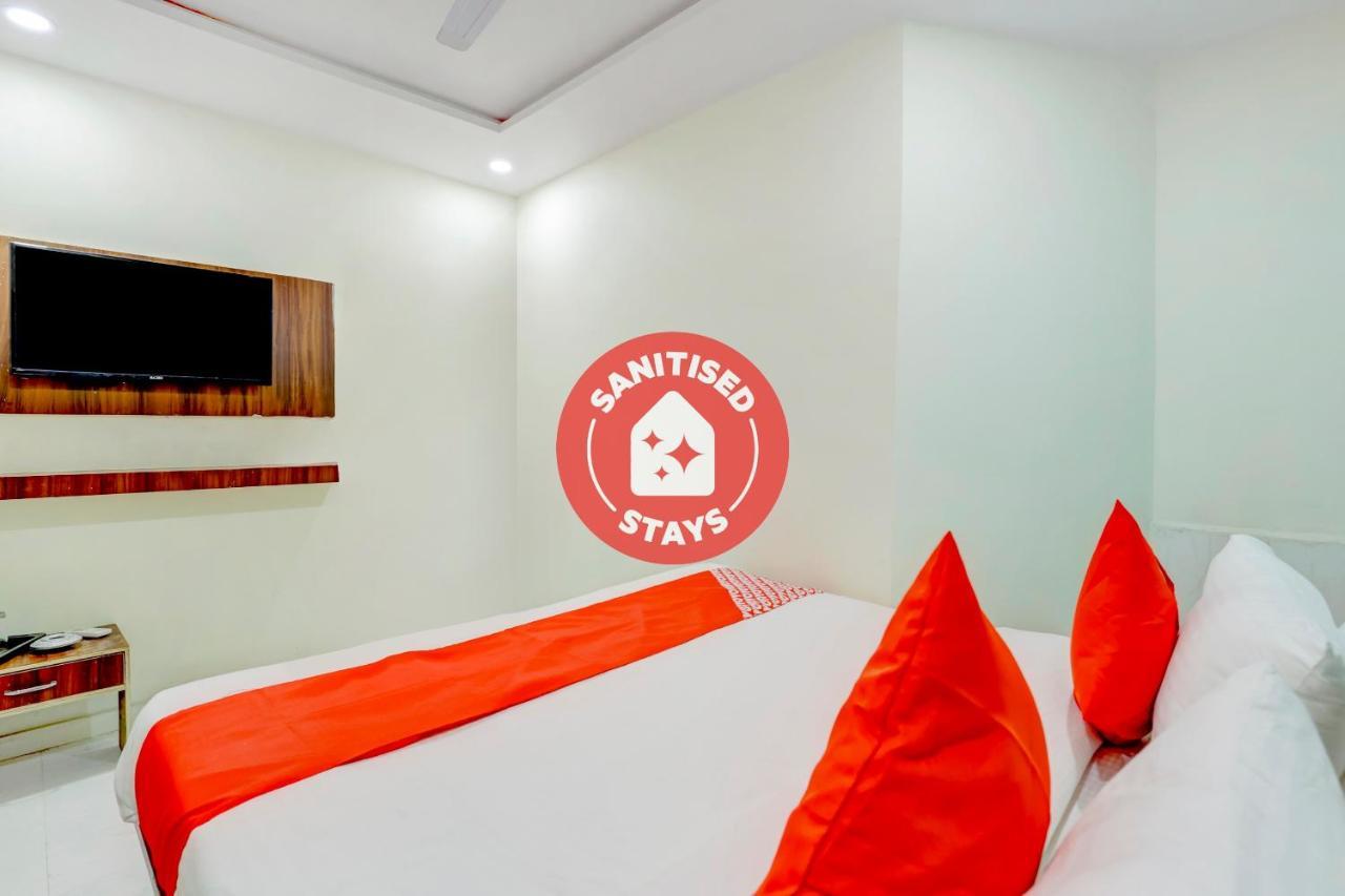 OYO 67789 Hotel Savera Ahmedabad Eksteriør bilde